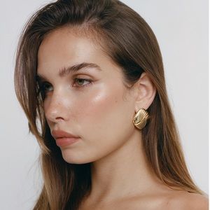 Heaven Mayhem Tabi Gold Earrings